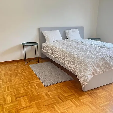 Spacious Flat Centrally Located, Free Parking *