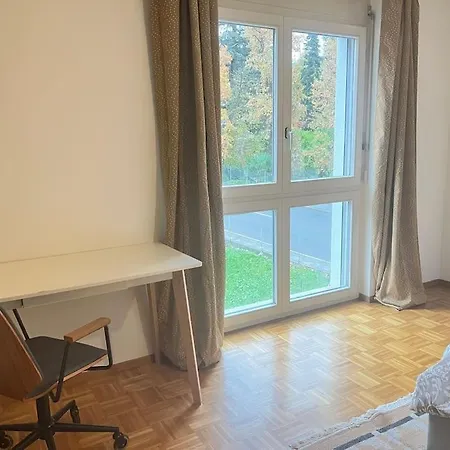 Spacious Flat Centrally Located, Free Parking Apartment *