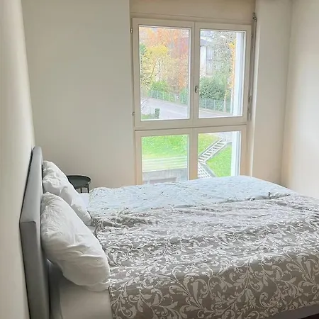 Spacious Flat Centrally Located, Free Parking *